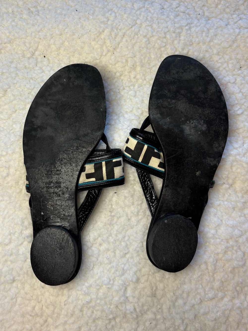 Fendi Women Black Zucca Leather FF Logo Canvas Thong Sandals - Picture 10 of 12